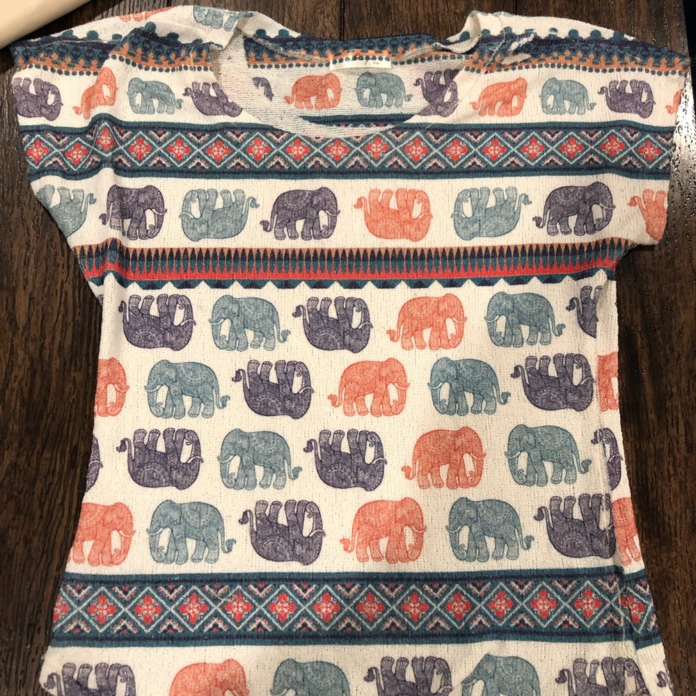 Colorful elephant stretchy shirt size small